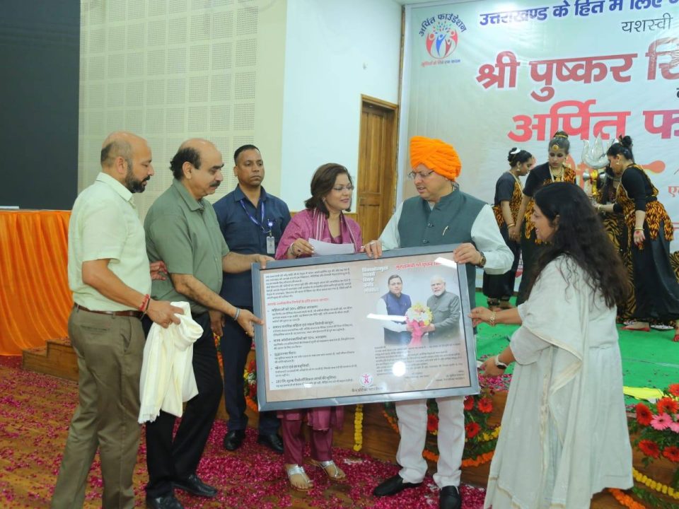 Dr. Sumita Prabhakar with Hon’ble Chief Minister of Uttarakhand, Shri Pushkar Singh Dhami